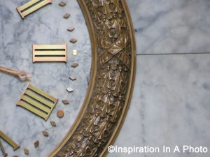 Clock in marble_rotunda close-up